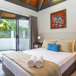 Resort Island Leisure, Nelly Bay