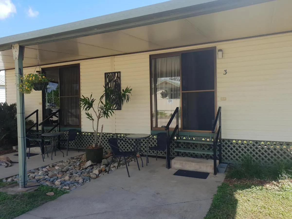 Motel Carmila Caravan Park & Cabins